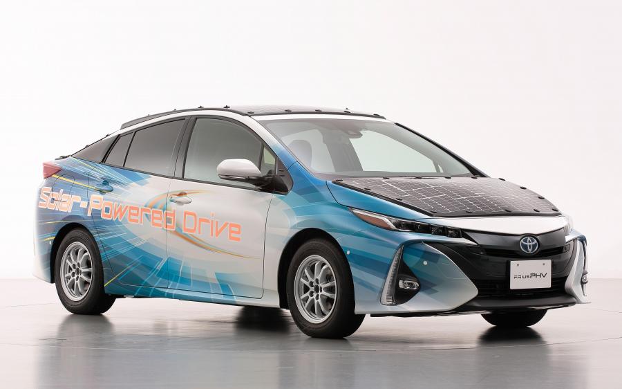 Toyota Prius PHV Solar-Powered Drive by Sharp '2019